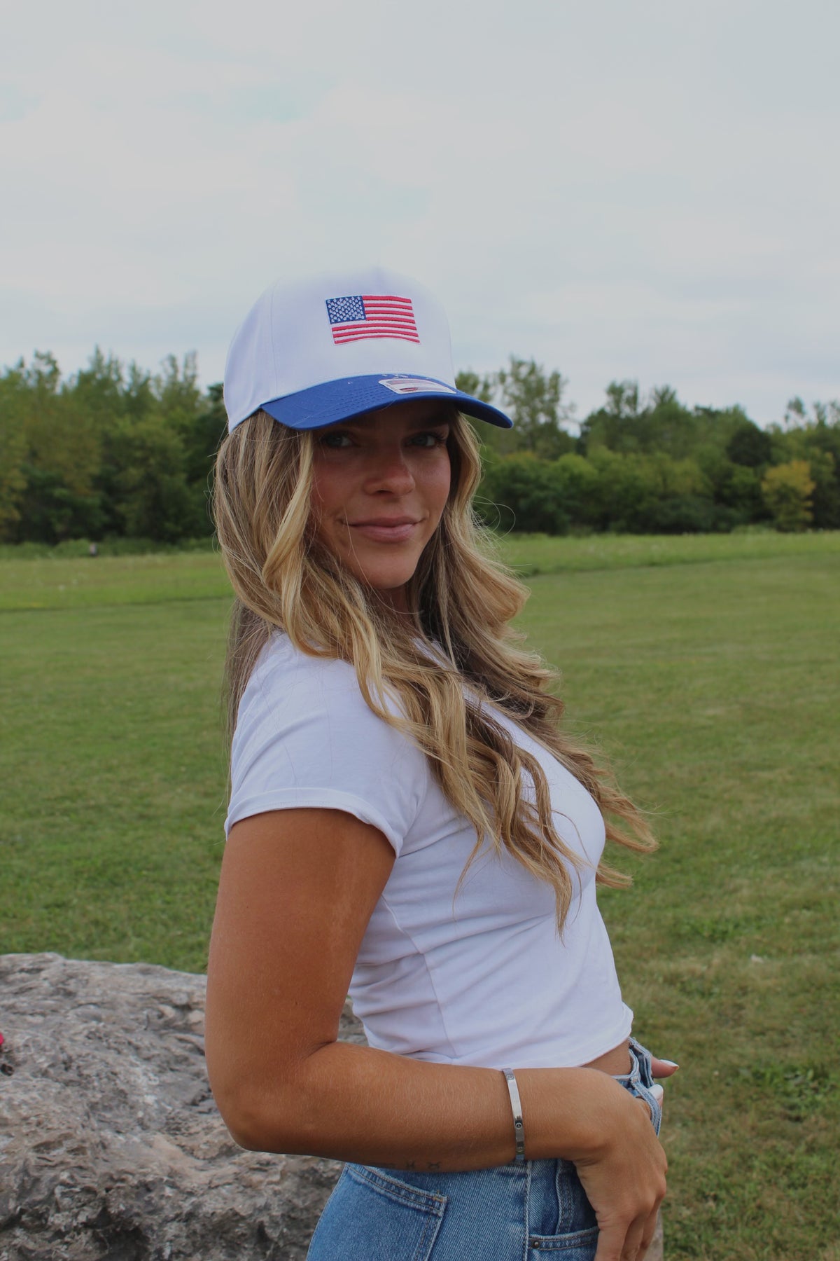 Chic American Flag Trucker Hat for Women – Stylish &amp; Cozy
