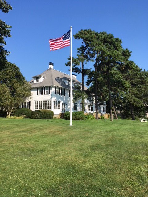Residential flagpole from 1-800 Flags